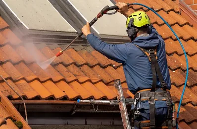 Démoussage et hydrofuge de toiture à Faux-Villecerf